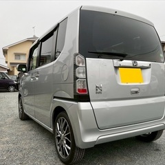 安心の1年保証付き‼️月々1.2万円〜分割払い可❗️ 車検2年付き！【名義変更代込み】大人気☆ホンダ N-BOX☆ステアリングスイッチ付き☆Bluetooth対応ナビ付き☆走行中DVD見れます☆電動スライドドア☆ドラレコ付き☆スマートキー☆フルオートエアコン☆事故歴修復歴なし☆そのまま乗って帰れます❗️の画像