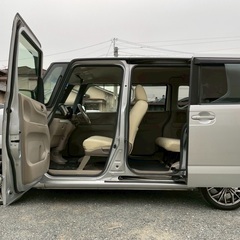安心の1年保証付き‼️月々1.2万円〜分割払い可❗️ 車検2年付き！【名義変更代込み】大人気☆ホンダ N-BOX☆ステアリングスイッチ付き☆Bluetooth対応ナビ付き☆走行中DVD見れます☆電動スライドドア☆ドラレコ付き☆スマートキー☆フルオートエアコン☆事故歴修復歴なし☆そのまま乗って帰れます❗️の画像