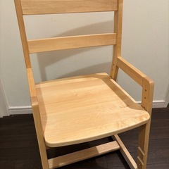 Cousin(カズン)高さ調整チェア