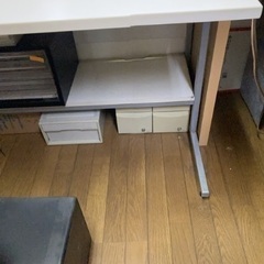 値下げ　パソコン用机（高70奥行70幅140）の画像