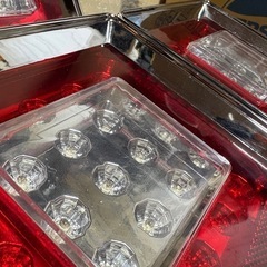 ジャンク 難あり 飾りなどに。 24V？ LEDテールランプ スクエア型の画像