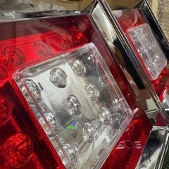 ジャンク 難あり 飾りなどに。 24V？ LEDテールランプ スクエア型の画像