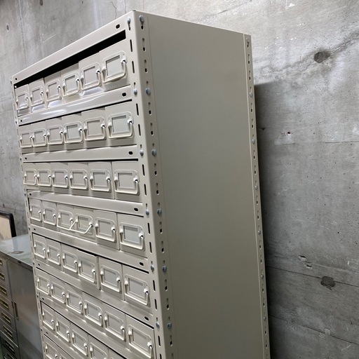 ★【値下げしました‼️】【定価201,421円】業務用 スチール棚/物品棚（12段、対荷重100kg/段）