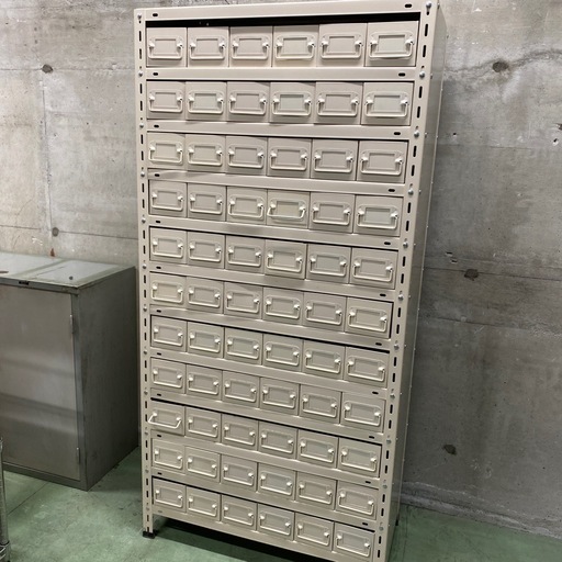 ★【値下げしました‼️】【定価201,421円】業務用 スチール棚/物品棚（12段、対荷重100kg/段）