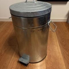 ゴミ箱　ダストボックス　インダストリアル　スチール　ペダル式