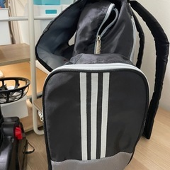 値下げしました⭕️未使用☆adidas 軽量　大容量リュックの画像