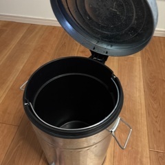 ゴミ箱　ダストボックス　インダストリアル　スチール　ペダル式の画像