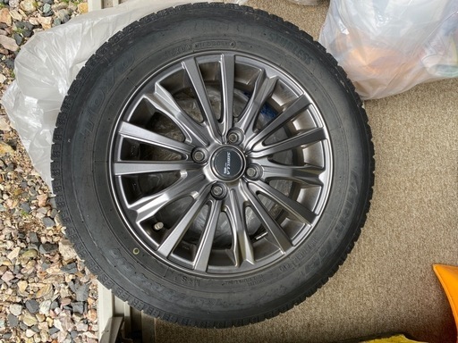 お値引き中！トーヨーガリットG5 スタッドレスタイヤ　アルミホイール付き　165 70 R14