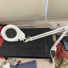 ルーペ付きライト