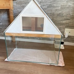 ハムスター　　ハウス型屋根つき水槽 