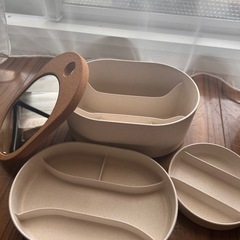 IKEA SAXBORGA サクスボルガ 収納ボックス ミラーのふた付きの画像