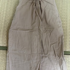 ベージュスカートの画像