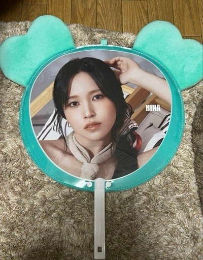 【即日発送！】TWICE SANA MINA うちわ＋うちわケース Amazon.co.jp: TWICE READY TO BE うちわケース サナ サブリー