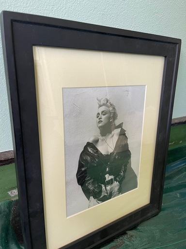 アーティスト マドンナ モノクロ額縁