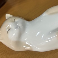 光和陶器/寝そべり猫の画像