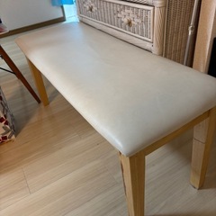 ダイニングテーブルの画像