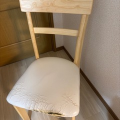 ダイニングテーブルの画像