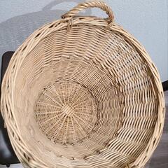 籐のかご、バスケットの画像