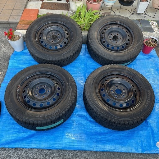 タイヤ　スタッドレスタイヤ