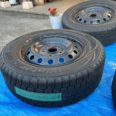 タイヤ　スタッドレスタイヤの画像