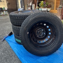 タイヤ　スタッドレスタイヤの画像