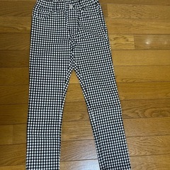 子供服130 ズボン2枚の画像