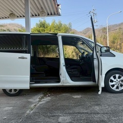 ８人乗り☆特別仕様車☆月々1.2万円〜分割払い可❗️車検2年付き！大人気☆日産 セレナ ハイウェイスター☆Bluetooth対応ナビ☆走行中DVD見れます☆ETC☆便利なバックカメラ☆ドラレコ付きのフル装備☆両側電動スライドドア☆クルーズコントロール搭載☆ウィンカーミラー☆フル装備☆事故修復歴無し☆車内広々三列シート‼️の画像