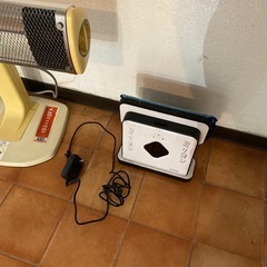 ロボット掃除機とストーブの画像