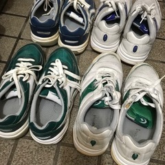 学校用靴の画像