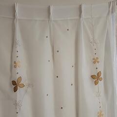 フェルト刺繍花🌸模様　レースカーテンの画像