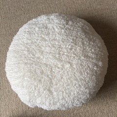 白のふわふわクッション