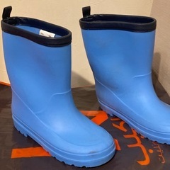 レインコートとレインブーツの画像