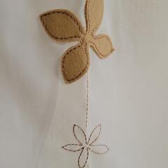 フェルト刺繍花🌸模様　レースカーテンの画像