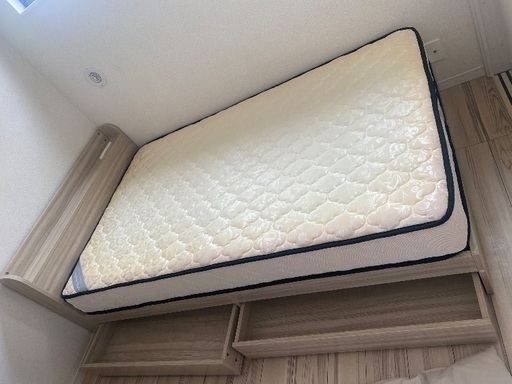 セミダブルベッド