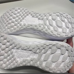 新品未使用ナイキ NIKE ランニングシューズ スニーカー/レボリューション 6NNホワイト／ホワイト27.5センチの画像