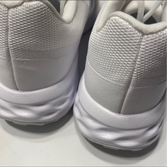 新品未使用ナイキ NIKE ランニングシューズ スニーカー/レボリューション 6NNホワイト／ホワイト27.5センチの画像