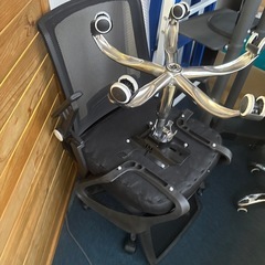 オフィスで使用したビジネスチェアの画像