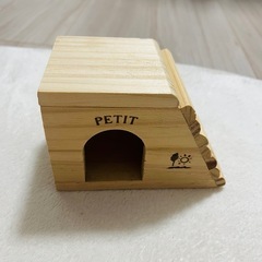 ハムスター　
木の家