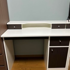 お譲り先決まりました。ニトリ　デスク　机　パソコン　②