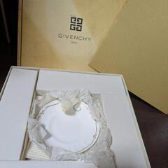 GIVENCHY

PARIS　お皿セットの画像