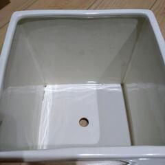 白い陶器鉢受け皿付きの画像