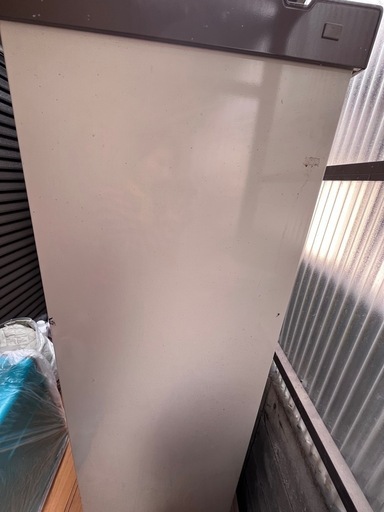 物置2個。屋根のある場所で使用。受け渡し4月末くらいまで待てる方。