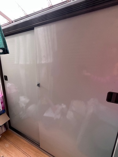 物置2個。屋根のある場所で使用。受け渡し4月末くらいまで待てる方。