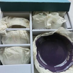 ◎HANAIORI（花庵）陶器、紫のソーサと花柄碗が特徴（画像２）、〇5点、箱入り未使用、画像の物、★お手数をおかけしますプロフィール必読ですの画像