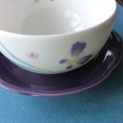 ◎HANAIORI（花庵）陶器、紫のソーサと花柄碗が特徴（画像２...