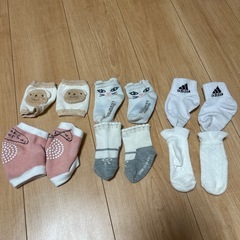 はいはいサポーターとベビー靴下