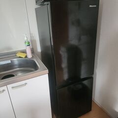 Hisense 2ドア冷蔵庫（175L・ブラック）