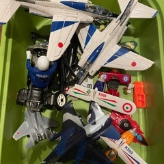 飛行機などおもちゃ