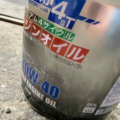 ♪ 倉庫整理　エンジンオイル　バイク用　10W40  　開封済み♪の画像