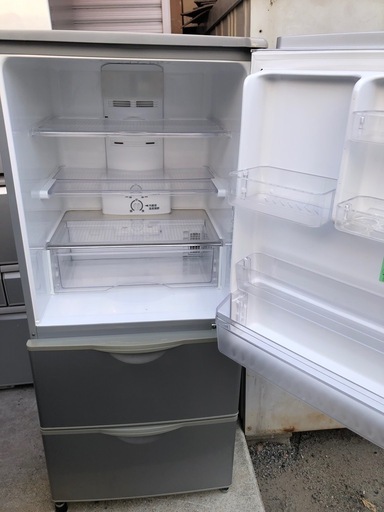 NO B76 ?福岡市内配送設置無料✨?サンヨー SANYO 冷蔵庫（255L・右開き） ヘアラインシルバー SR-261U(S)